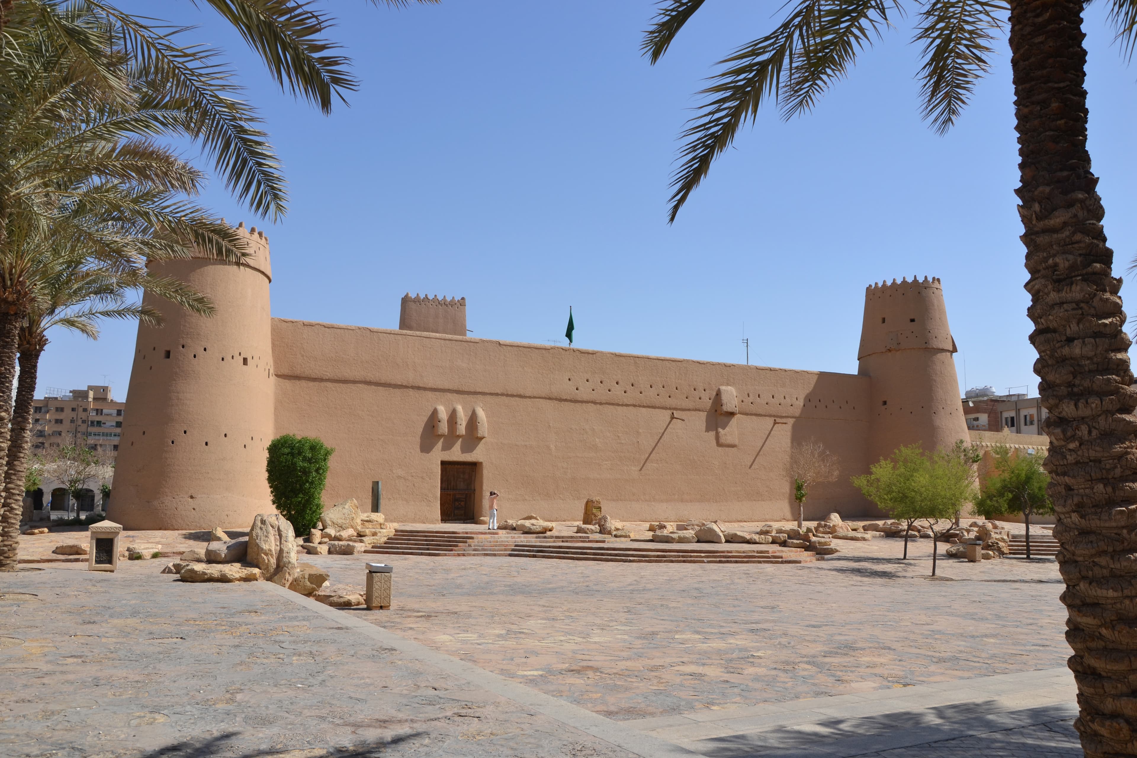واجهة ومحيط قصر المصمك