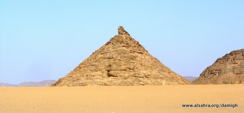 صخور ونقوش في جنوب الجزيرة قرب نجران