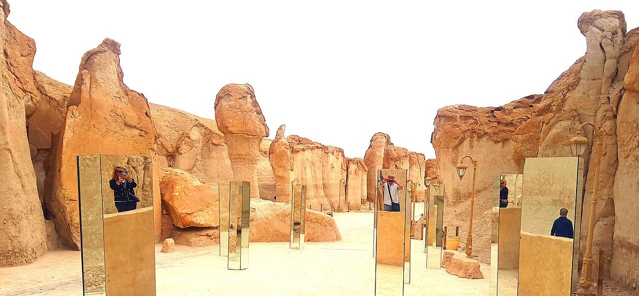 جبل القارة وكهوفه