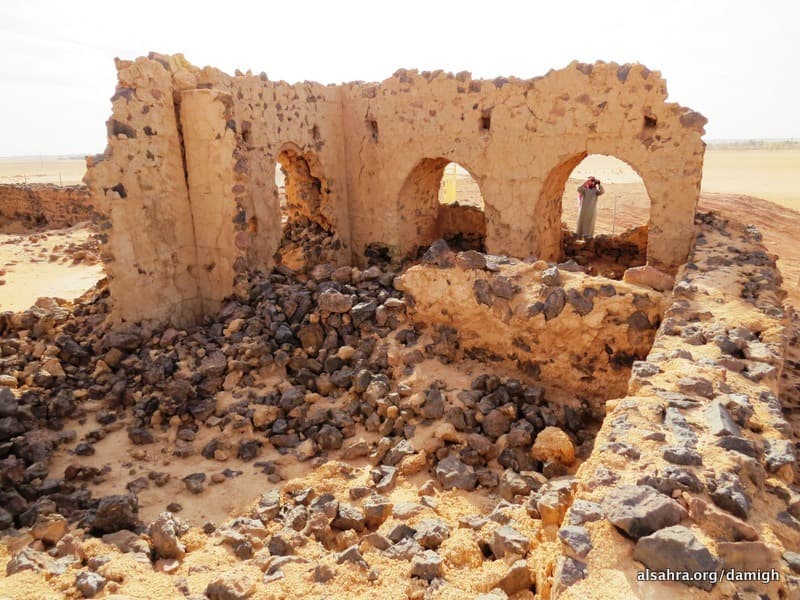 معالم أثرية في محطة النباج على درب الحج من البصرة