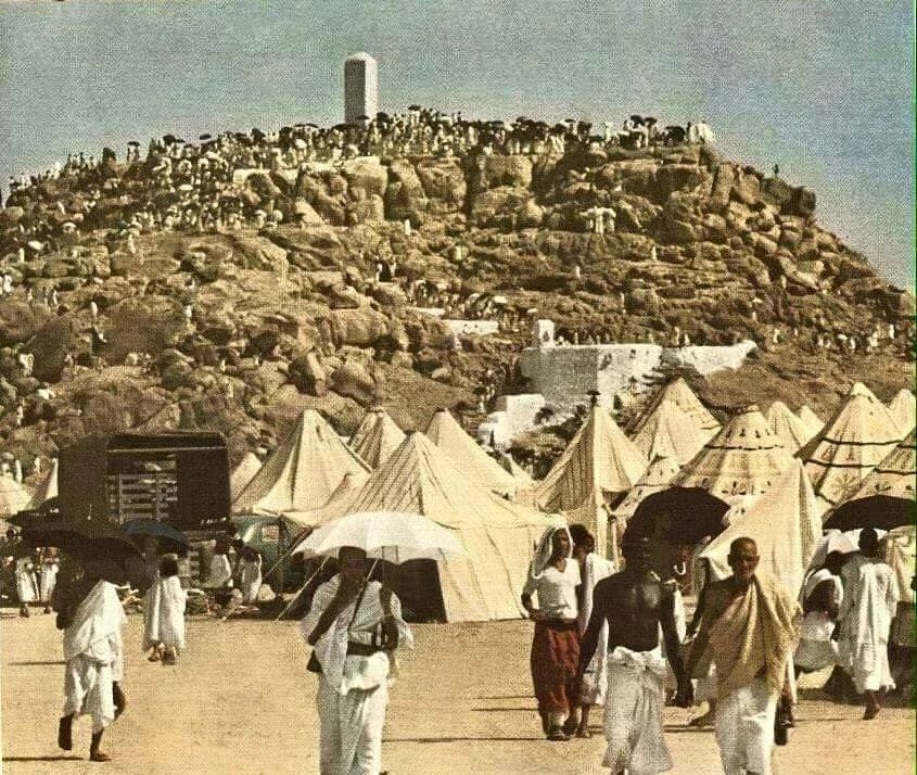 عرفات سنة 1965م — أرشيف المشعر قبل التوسعات الأخيرة